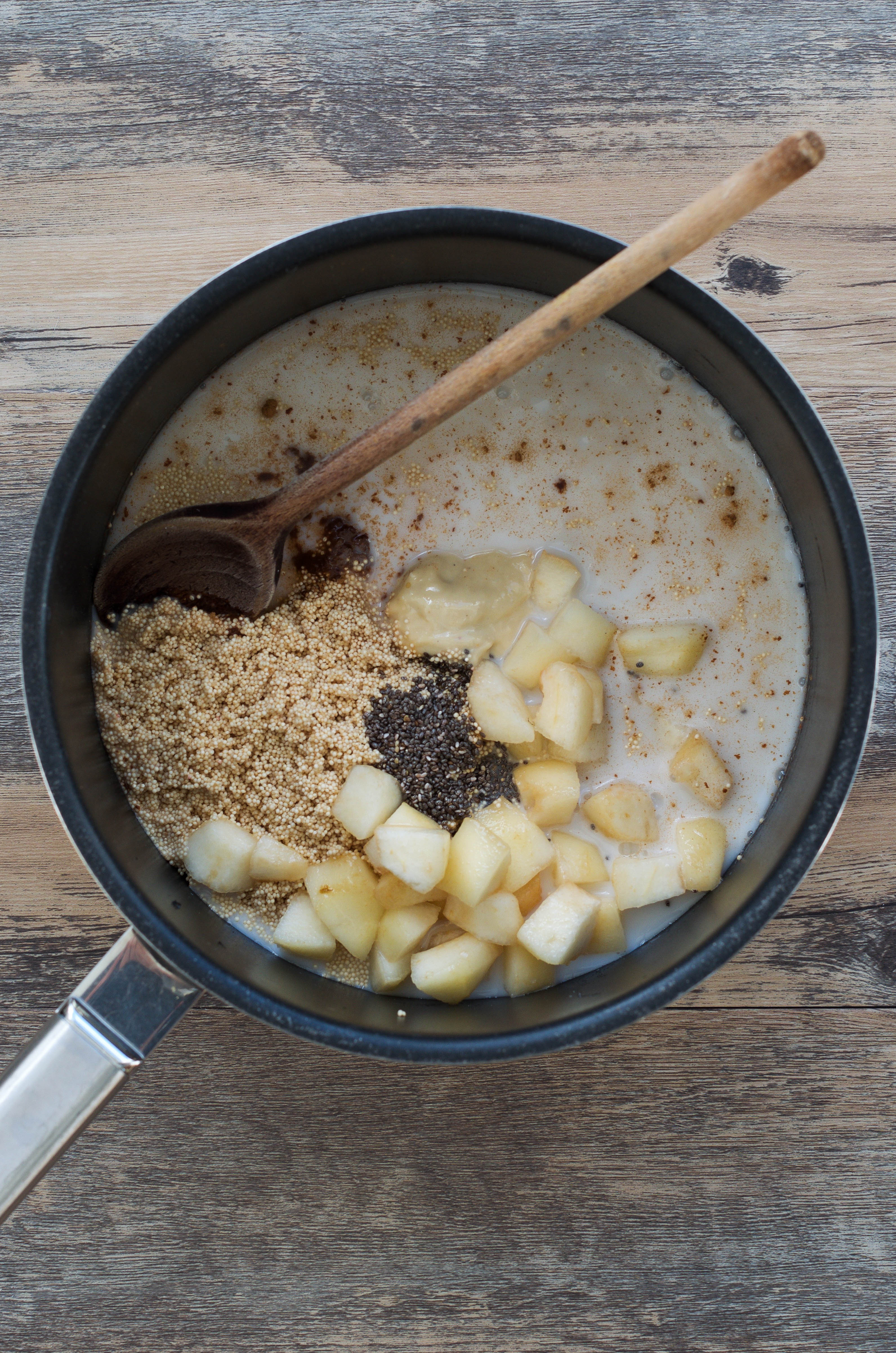 Pear Amaranth Porridge - Wanders and Greens